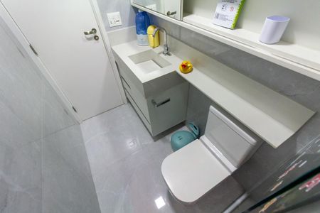 Casa de condomínio para alugar com 180m², 3 quartos e 2 vagasBanheiro 2