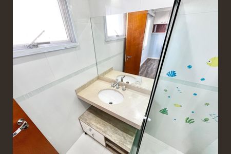 Casa de condomínio para alugar com 190m², 3 quartos e 4 vagasBanheiro da Suíte 2