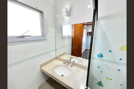 Casa de condomínio para alugar com 190m², 3 quartos e 4 vagasBanheiro da Suíte 2