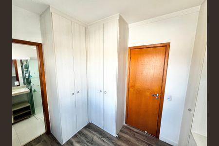 Casa de condomínio para alugar com 190m², 3 quartos e 4 vagasQuarto Suíte 2