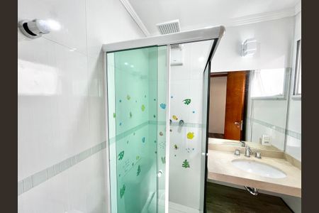 Casa de condomínio para alugar com 190m², 3 quartos e 4 vagasBanheiro da Suíte 3