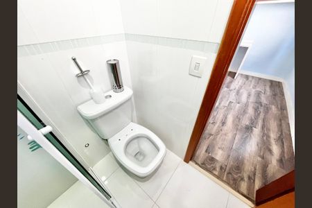 Casa de condomínio para alugar com 190m², 3 quartos e 4 vagasBanheiro da Suíte 2