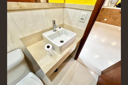 Casa de condomínio para alugar com 190m², 3 quartos e 4 vagasLavabo