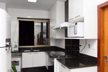 Apartamento à venda com 220m², 4 quartos e 4 vagas Apartamento à venda com 220m², 4 quartos e 4 vagasCozinha