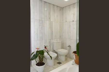 Apartamento à venda com 220m², 4 quartos e 4 vagas Apartamento à venda com 220m², 4 quartos e 4 vagasBanheiro