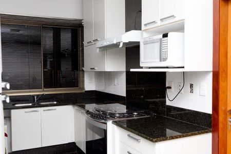 Apartamento à venda com 220m², 4 quartos e 4 vagas Apartamento à venda com 220m², 4 quartos e 4 vagasCozinha