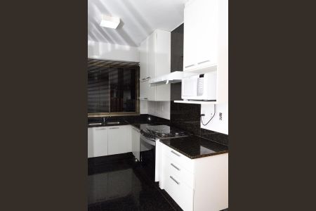 Apartamento à venda com 220m², 4 quartos e 4 vagas Apartamento à venda com 220m², 4 quartos e 4 vagasCozinha