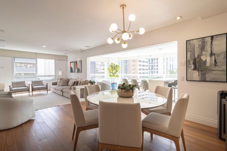 Apartamento à venda com 196m², 4 quartos e 3 vagas Apartamento à venda com 196m², 4 quartos e 3 vagasSala de Jantar