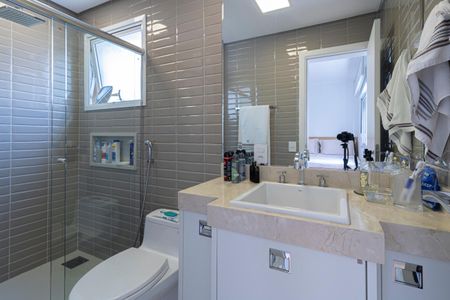 Apartamento à venda com 196m², 4 quartos e 3 vagas Apartamento à venda com 196m², 4 quartos e 3 vagasBanheiro da Suíte 2