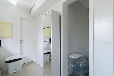 Apartamento à venda com 196m², 4 quartos e 3 vagas Apartamento à venda com 196m², 4 quartos e 3 vagasÁrea de Serviço