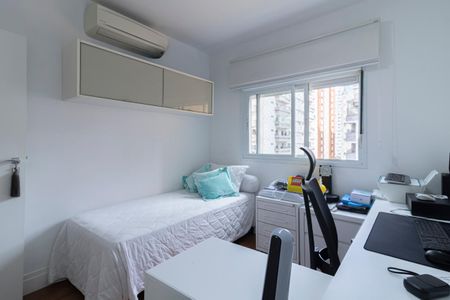 Apartamento à venda com 196m², 4 quartos e 3 vagas Apartamento à venda com 196m², 4 quartos e 3 vagasQuarto 4