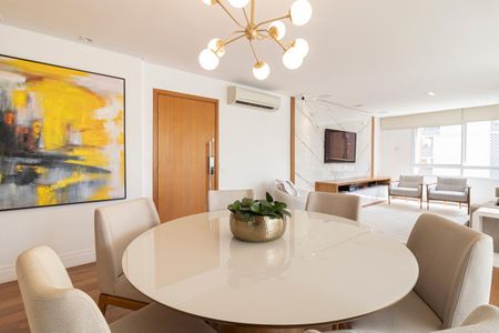 Sala de Jantar de apartamento à venda com 4 quartos, 196m² em Indianópolis, São Paulo