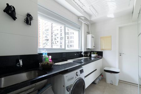 Apartamento à venda com 196m², 4 quartos e 3 vagas Apartamento à venda com 196m², 4 quartos e 3 vagasÁrea de Serviço