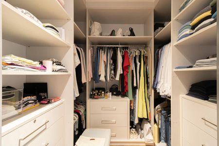 Apartamento à venda com 196m², 4 quartos e 3 vagas Apartamento à venda com 196m², 4 quartos e 3 vagasCloset da suíte 1