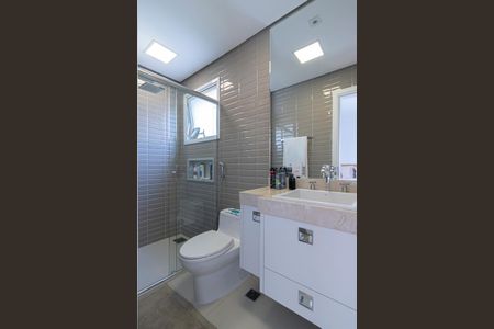 Apartamento à venda com 196m², 4 quartos e 3 vagas Apartamento à venda com 196m², 4 quartos e 3 vagasBanheiro da Suíte 2