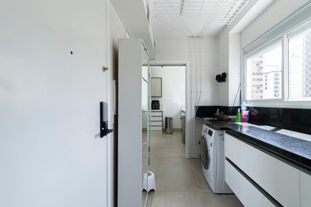 Apartamento à venda com 196m², 4 quartos e 3 vagas Apartamento à venda com 196m², 4 quartos e 3 vagasÁrea de Serviço