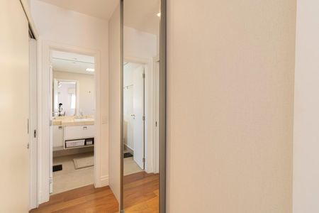 Apartamento à venda com 196m², 4 quartos e 3 vagas Apartamento à venda com 196m², 4 quartos e 3 vagasQuarto Suíte 1