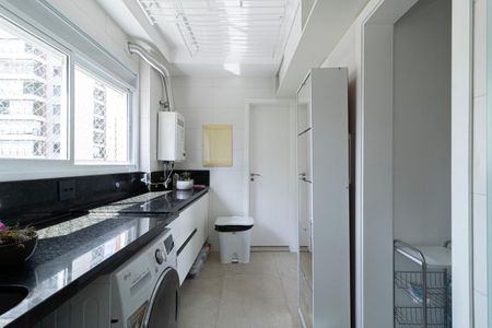 Apartamento à venda com 196m², 4 quartos e 3 vagas Apartamento à venda com 196m², 4 quartos e 3 vagasÁrea de Serviço