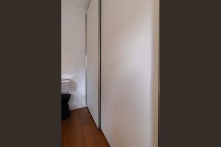 Apartamento à venda com 196m², 4 quartos e 3 vagas Apartamento à venda com 196m², 4 quartos e 3 vagasQuarto Suíte 2