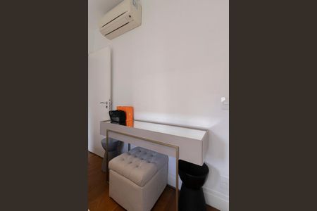 Apartamento à venda com 196m², 4 quartos e 3 vagas Apartamento à venda com 196m², 4 quartos e 3 vagasQuarto Suíte 2