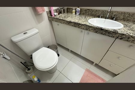 Apartamento à venda com 84m², 3 quartos e 1 vagaBanheiro quarto 1