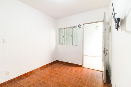Casa para alugar com 2 quartos, 100m² em Vila Carmosina, São Paulo