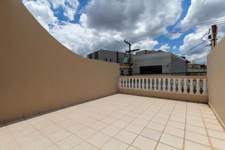 Casa à venda com 115m², 2 quartos e 1 vaga Casa à venda com 115m², 2 quartos e 1 vagaVaranda