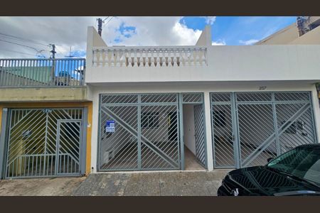 Casa à venda com 115m², 2 quartos e 1 vaga Casa à venda com 115m², 2 quartos e 1 vagaFachada