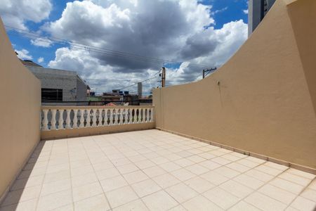 Casa à venda com 115m², 2 quartos e 1 vaga Casa à venda com 115m², 2 quartos e 1 vagaVaranda