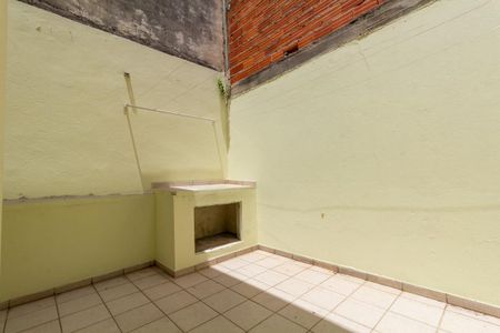 Casa à venda com 115m², 2 quartos e 1 vaga Casa à venda com 115m², 2 quartos e 1 vagaQuintal