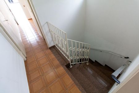 Casa à venda com 115m², 2 quartos e 1 vaga Casa à venda com 115m², 2 quartos e 1 vagaEscada