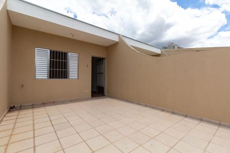 Casa à venda com 115m², 2 quartos e 1 vaga Casa à venda com 115m², 2 quartos e 1 vagaVaranda