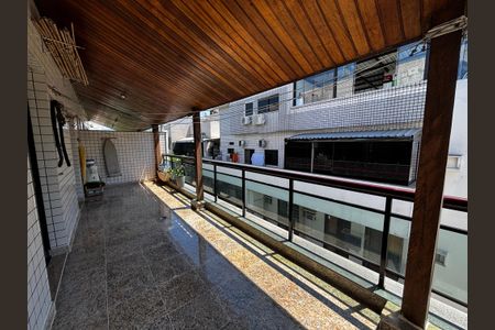 Apartamento à venda com 347m², 5 quartos e 2 vagasVaranda fundos