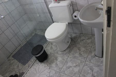 Banheiro de casa para alugar com 2 quartos, 65m² em Jardim Rosa de Franca, Guarulhos