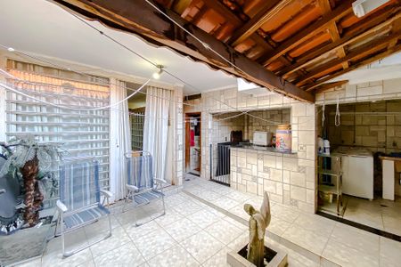 Casa à venda com 250m², 3 quartos e 2 vagas Casa à venda com 250m², 3 quartos e 2 vagasÁrea externa