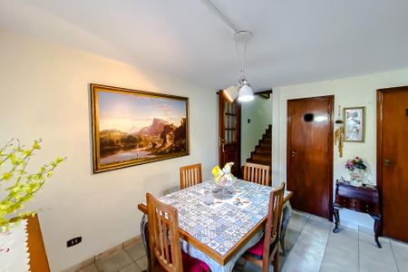 Casa à venda com 250m², 3 quartos e 2 vagas Casa à venda com 250m², 3 quartos e 2 vagasSala de Jantar