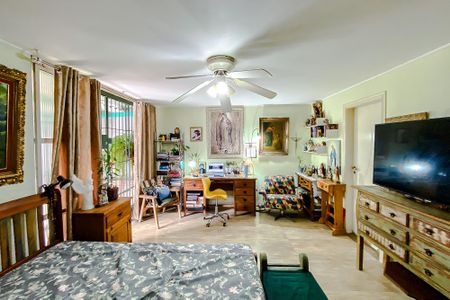 Casa à venda com 250m², 3 quartos e 2 vagas Casa à venda com 250m², 3 quartos e 2 vagasQuarto 1 - Suíte