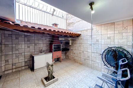 Casa à venda com 250m², 3 quartos e 2 vagas Casa à venda com 250m², 3 quartos e 2 vagasÁrea externa