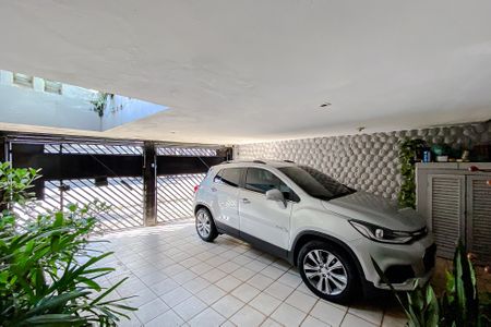Casa à venda com 250m², 3 quartos e 2 vagas Casa à venda com 250m², 3 quartos e 2 vagasGaragem