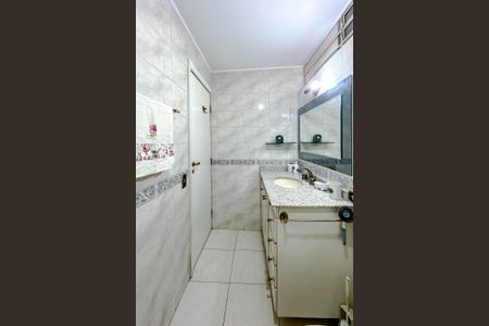 Casa à venda com 250m², 3 quartos e 2 vagas Casa à venda com 250m², 3 quartos e 2 vagasBanheiro