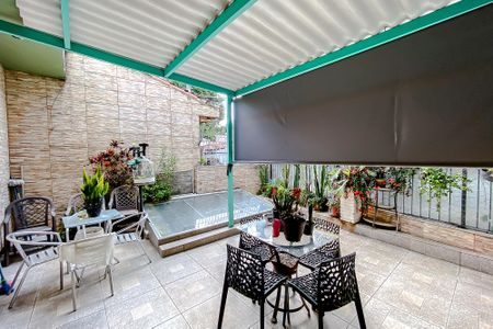 Casa à venda com 250m², 3 quartos e 2 vagas Casa à venda com 250m², 3 quartos e 2 vagasVaranda da Suíte