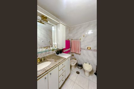 Casa à venda com 250m², 3 quartos e 2 vagas Casa à venda com 250m², 3 quartos e 2 vagasBanheiro da Suíte