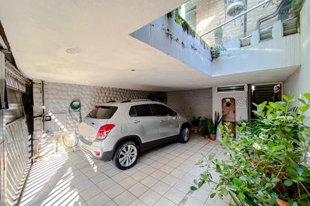 Casa à venda com 250m², 3 quartos e 2 vagas Casa à venda com 250m², 3 quartos e 2 vagasGaragem