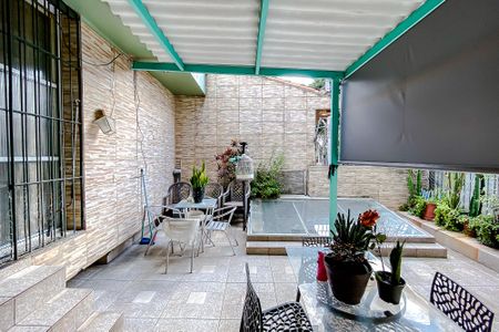 Casa à venda com 250m², 3 quartos e 2 vagas Casa à venda com 250m², 3 quartos e 2 vagasVaranda da Suíte