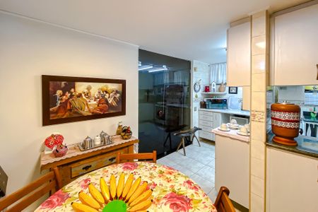 Casa à venda com 250m², 3 quartos e 2 vagas Casa à venda com 250m², 3 quartos e 2 vagasCozinha