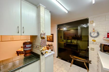 Casa à venda com 250m², 3 quartos e 2 vagas Casa à venda com 250m², 3 quartos e 2 vagasCozinha