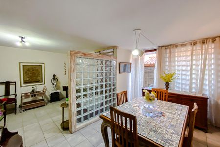 Casa à venda com 250m², 3 quartos e 2 vagas Casa à venda com 250m², 3 quartos e 2 vagasSala de Jantar