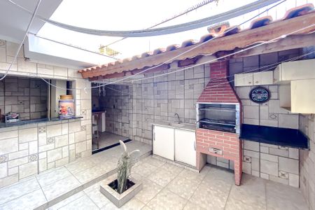 Casa à venda com 250m², 3 quartos e 2 vagas Casa à venda com 250m², 3 quartos e 2 vagasÁrea externa