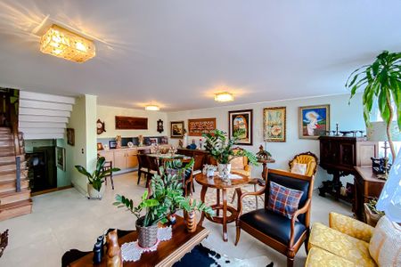 Casa à venda com 250m², 3 quartos e 2 vagas Casa à venda com 250m², 3 quartos e 2 vagasSala