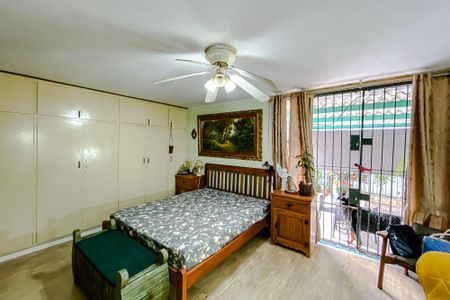 Casa à venda com 250m², 3 quartos e 2 vagas Casa à venda com 250m², 3 quartos e 2 vagasQuarto 1 - Suíte